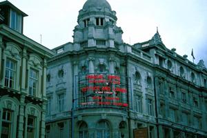 ガラス製の防煙垂壁はもう古い