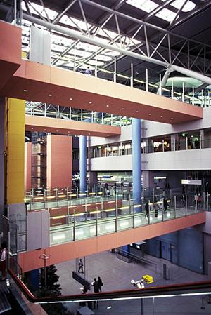 自社で一貫して対応する店舗改装の会社